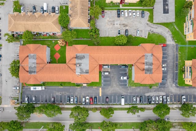 120 Royal Palm Rd # 315, Hialeah Gardens FL 33016 - Hialeah Gardens, FL - Photo 2