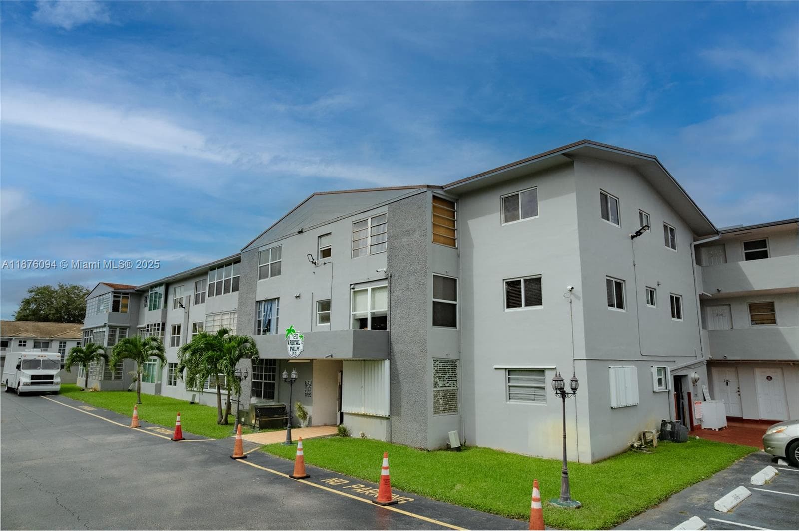 120 Royal Palm Rd # 315, Hialeah Gardens FL 33016 - Hialeah Gardens, FL - Photo 1