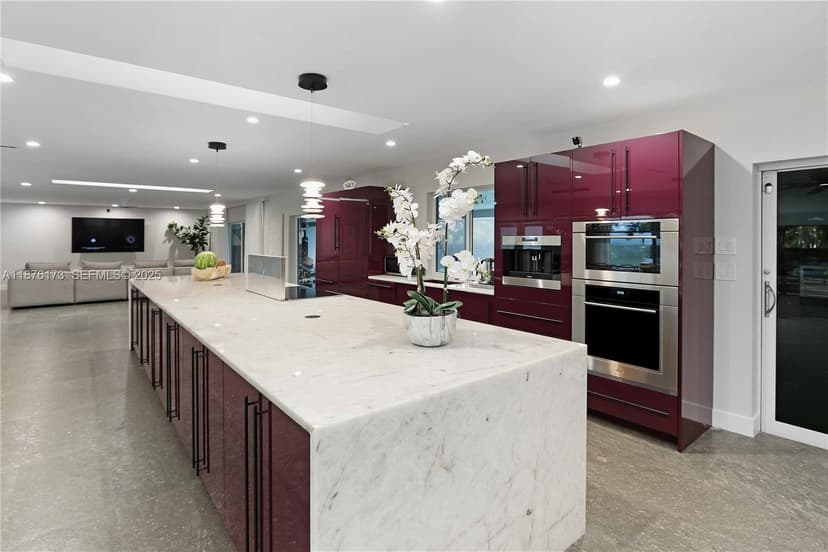 840 S Southlake Dr, Hollywood FL 33019