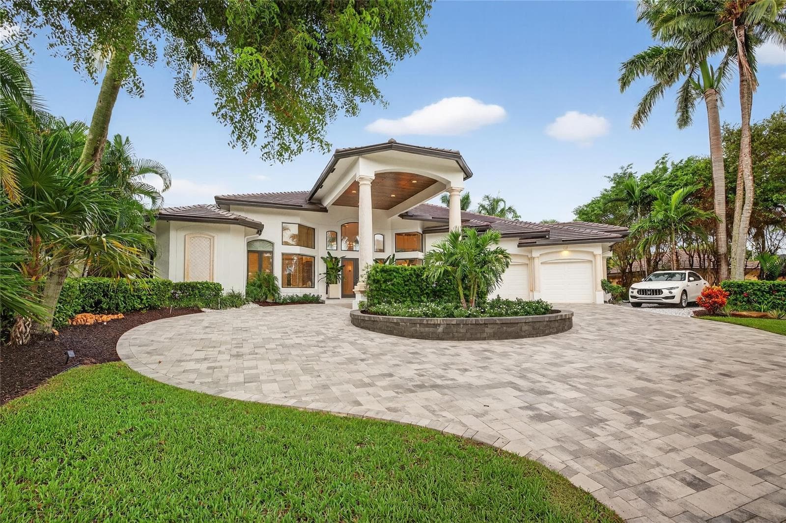 1518 E Lake Drive, Fort Lauderdale FL 33316