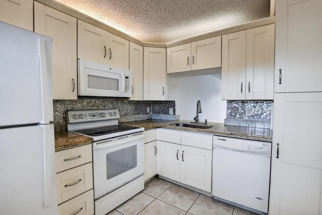 3905 N Nob Hill Road # 201, Sunrise FL 33351 - Sunrise, FL - Photo 6