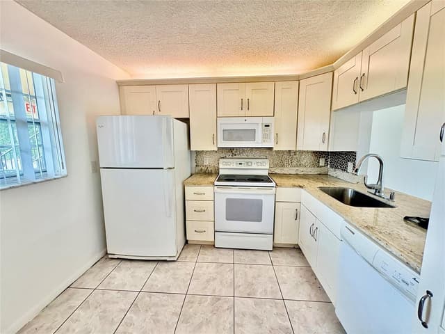 3905 N Nob Hill Road # 201, Sunrise FL 33351 - Sunrise, FL - Photo 5
