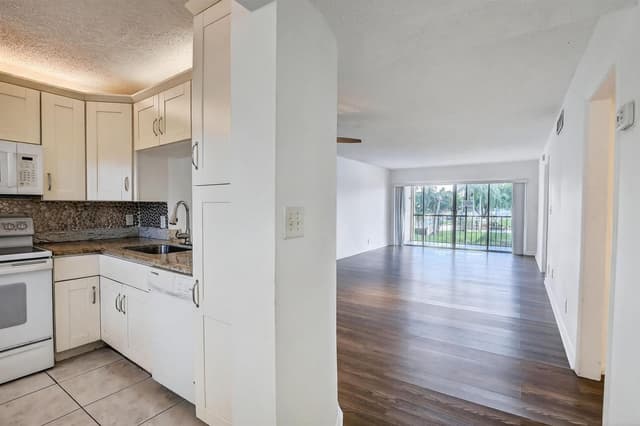 3905 N Nob Hill Road # 201, Sunrise FL 33351 - Sunrise, FL - Photo 4