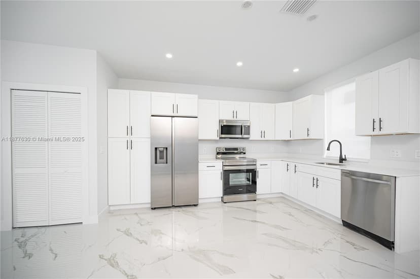 238NW 2nd St # 5, Florida City FL 33034