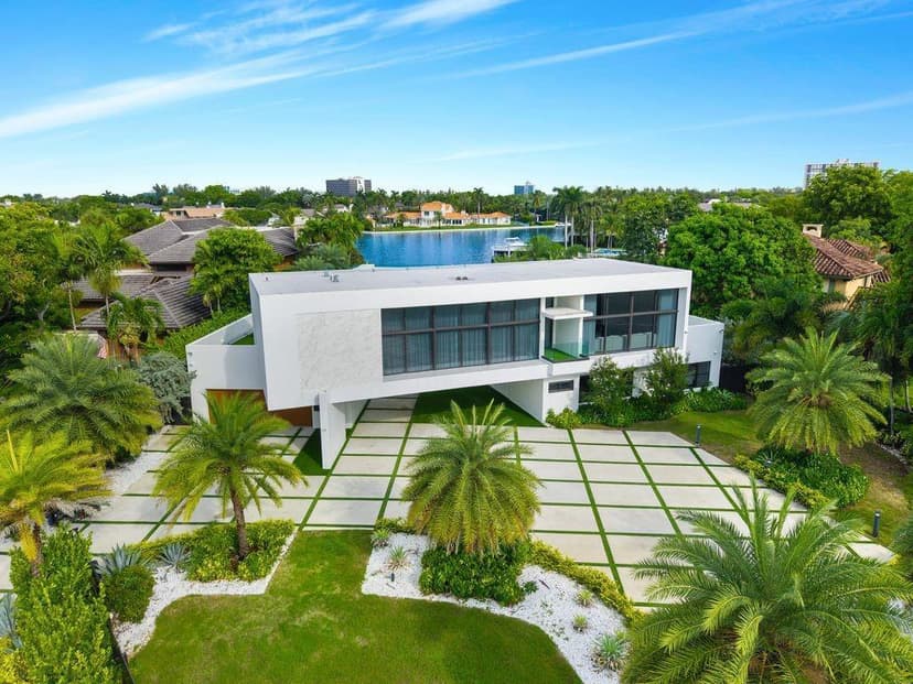19 Gatehouse Road, Sea Ranch Lakes FL 33308
