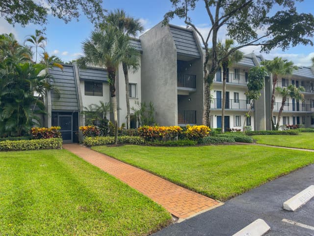 4803 Esedra Court, Lake Worth FL 33467 - Lake Worth, FL - Photo 2