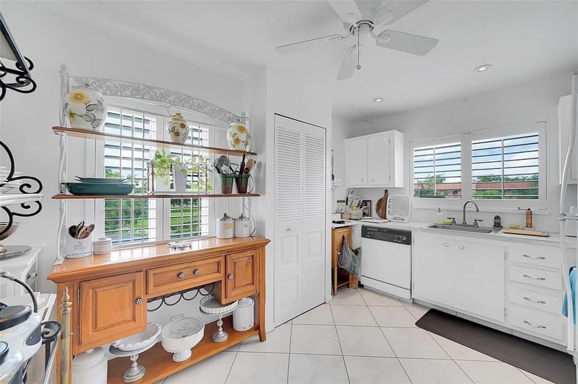 9481 Sunrise Lakes Boulevard # 310, Sunrise FL 33322
