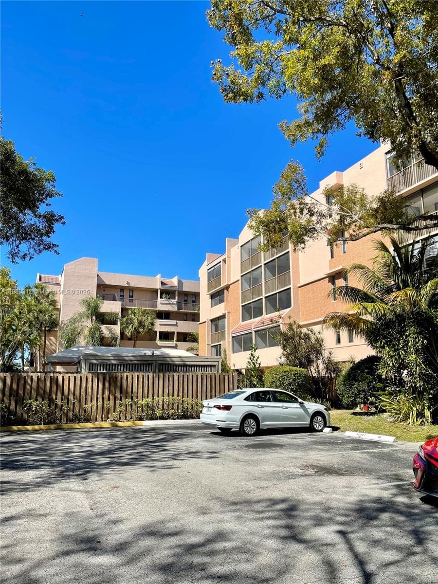 6800 Cypress Rd # 408, Plantation FL 33317