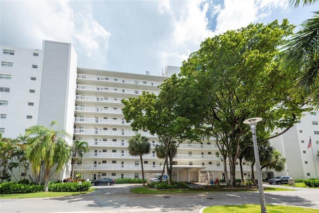 2555 NE 11th Street # 302, Fort Lauderdale FL 33304 - Fort Lauderdale, FL - Photo 2