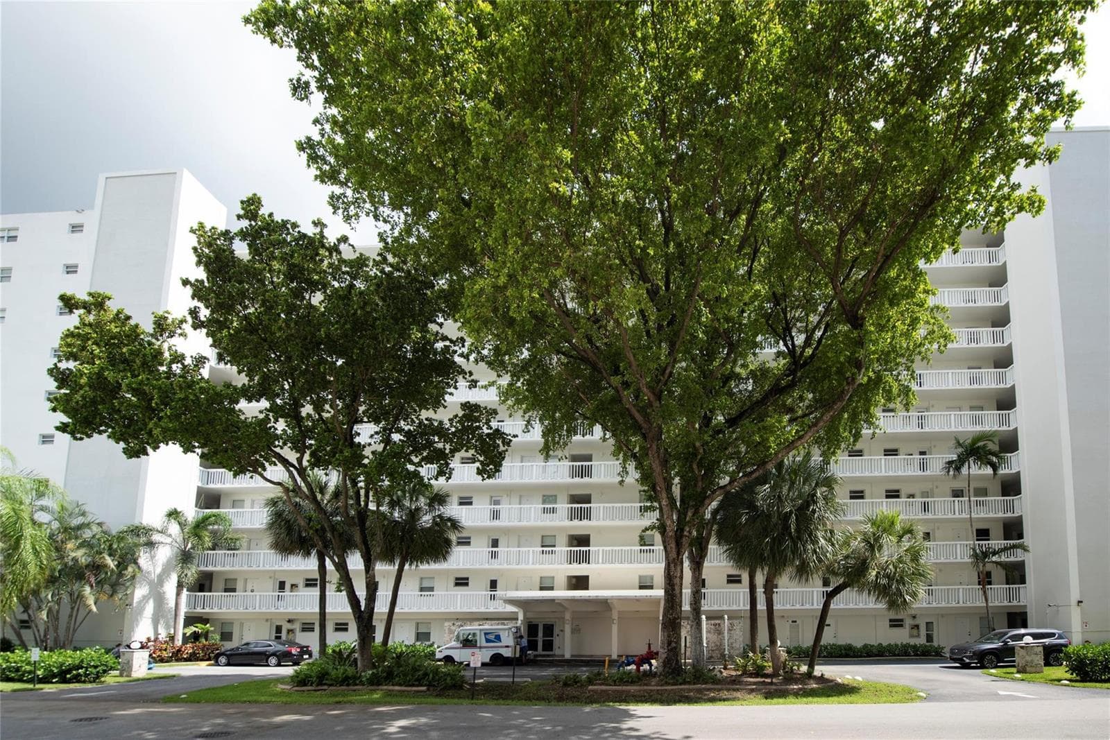 2555 NE 11th Street # 302, Fort Lauderdale FL 33304