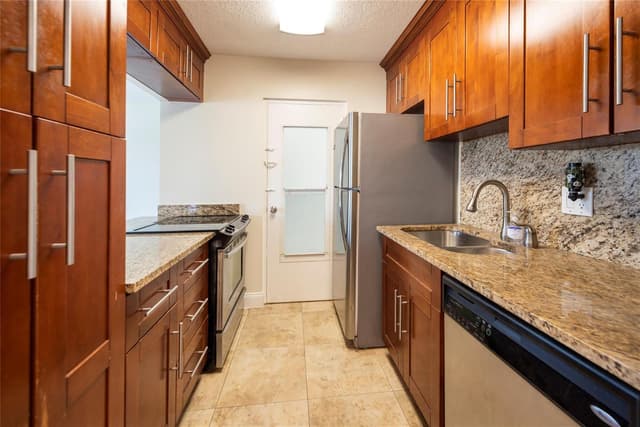 2555 NE 11th Street # 302, Fort Lauderdale FL 33304 - Fort Lauderdale, FL - Photo 5