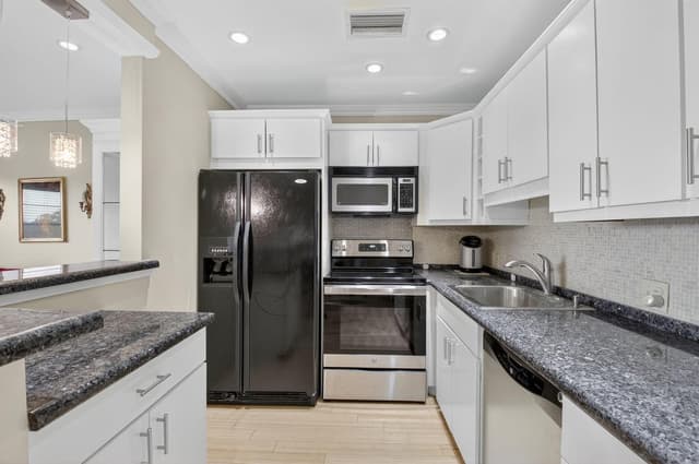 125 Suffolk C, Boca Raton FL 33434 - Boca Raton, FL - Photo 2
