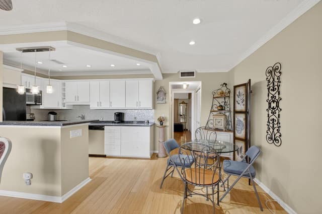 125 Suffolk C, Boca Raton FL 33434 - Boca Raton, FL - Photo 5