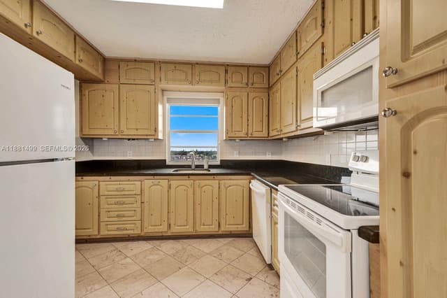 2025 NE 164th St # 716, North Miami Beach FL 33162 - North Miami Beach, FL - Photo 2