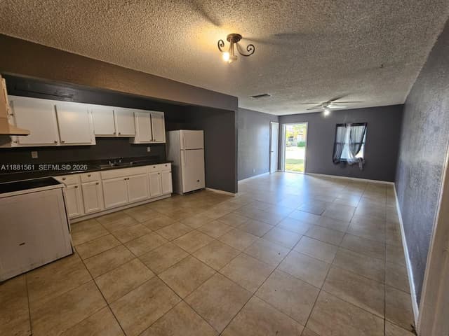 325 SW 80th Ter, North Lauderdale FL 33068 - North Lauderdale, FL - Photo 6
