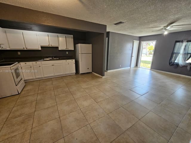 325 SW 80th Ter, North Lauderdale FL 33068 - North Lauderdale, FL - Photo 7