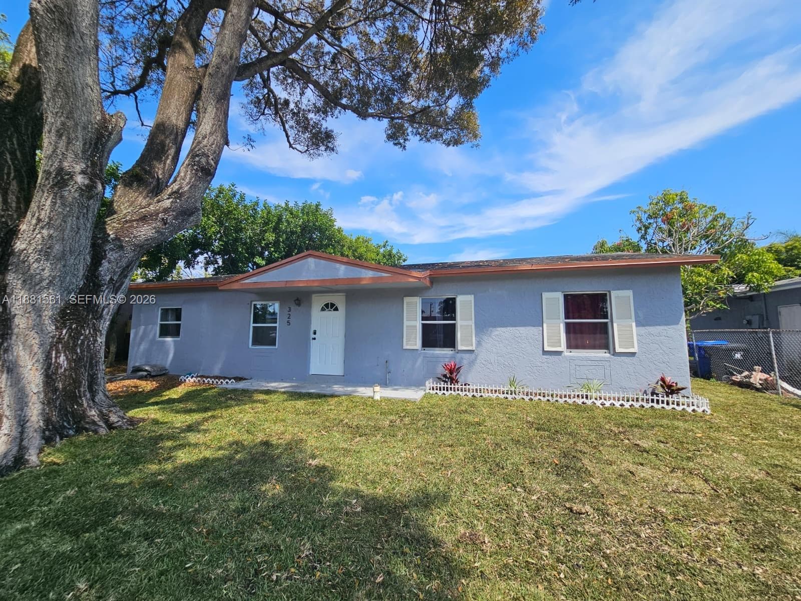 325 SW 80th Ter, North Lauderdale FL 33068 - North Lauderdale, FL - Photo 1