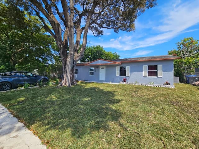 325 SW 80th Ter, North Lauderdale FL 33068 - North Lauderdale, FL - Photo 4