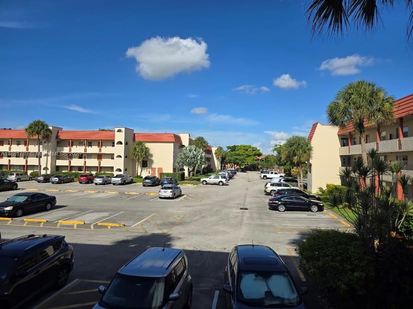 2831 E Sunrise Lakes Dr # 208, Sunrise FL 33322