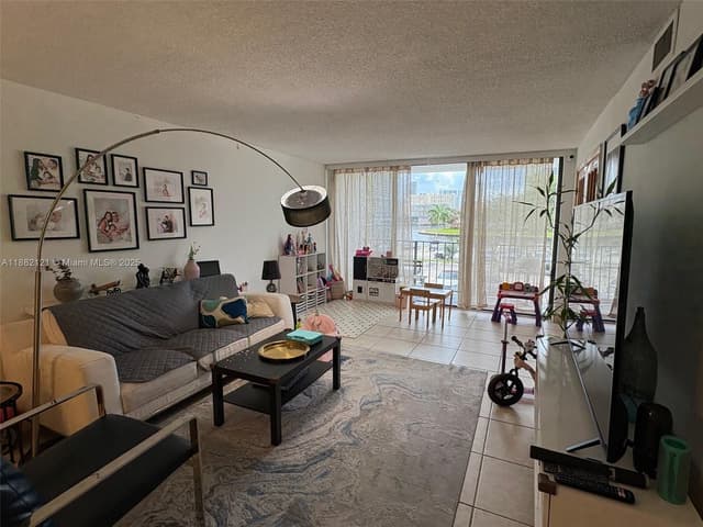 200 Leslie Dr # 228, Hallandale Beach FL 33009 - Hallandale Beach, FL - Photo 2