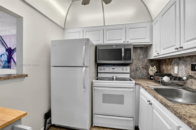 2009 N Farnham N # 2009, Deerfield Beach FL 33442 - Deerfield Beach, FL - Photo 7