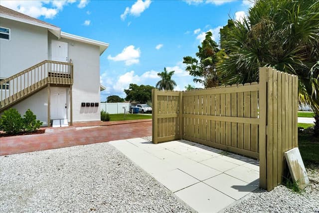 305 Cypress Drive E # 5, Lake Park FL 33403 - Lake Park, FL - Photo 7