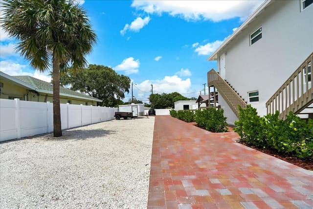 305 Cypress Drive E # 5, Lake Park FL 33403 - Lake Park, FL - Photo 5