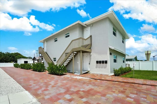 305 Cypress Drive E # 5, Lake Park FL 33403 - Lake Park, FL - Photo 4