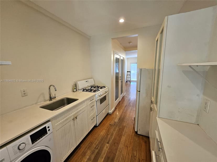 745 13th St # 16, Miami Beach FL 33139