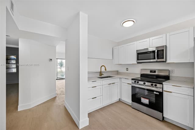 4198 Lakeside Dr # 4198, Tamarac FL 33319 - Tamarac, FL - Photo 6