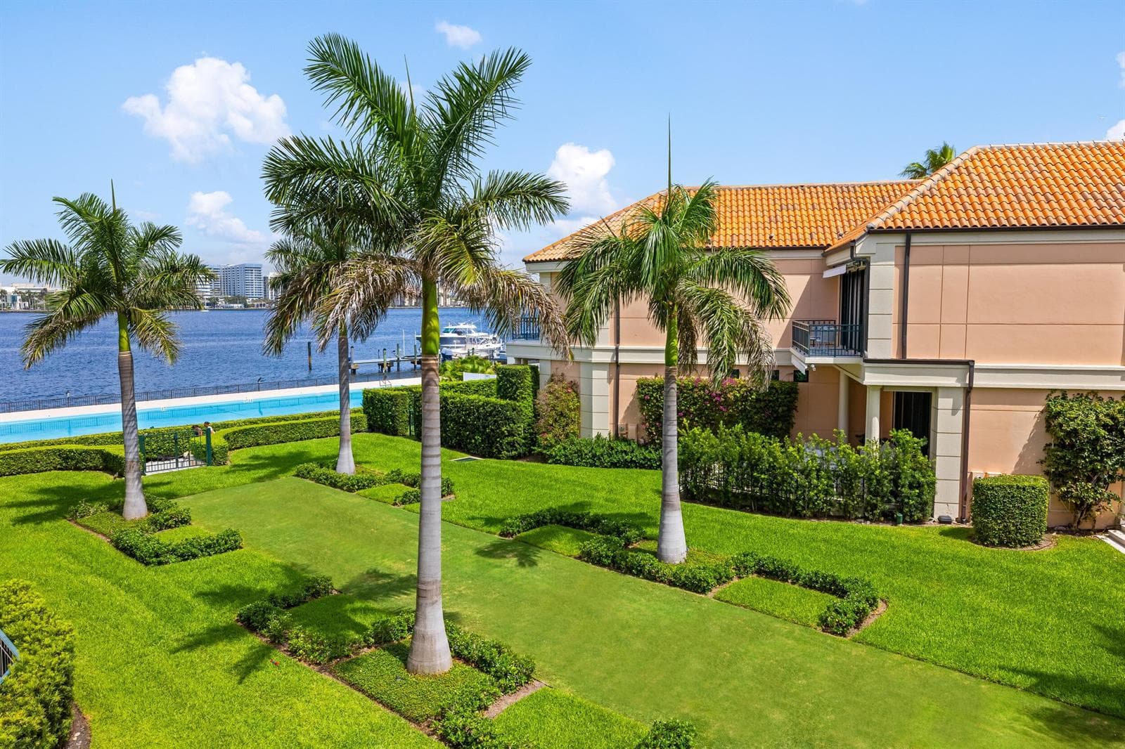 307 Everglade Avenue, Palm Beach FL 33480 - Palm Beach, FL - Photo 1