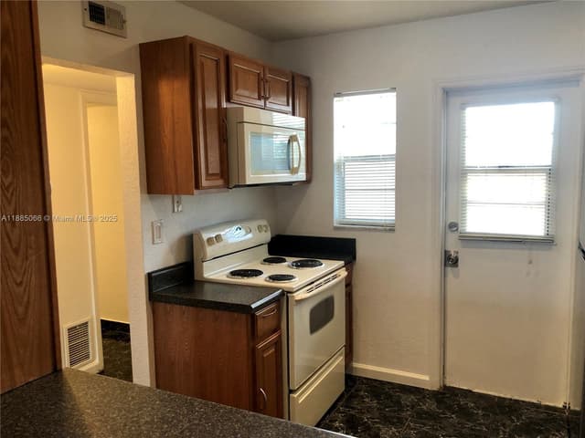 8121 SW 24th Ct # 304, Davie FL 33324 - Davie, FL - Photo 7