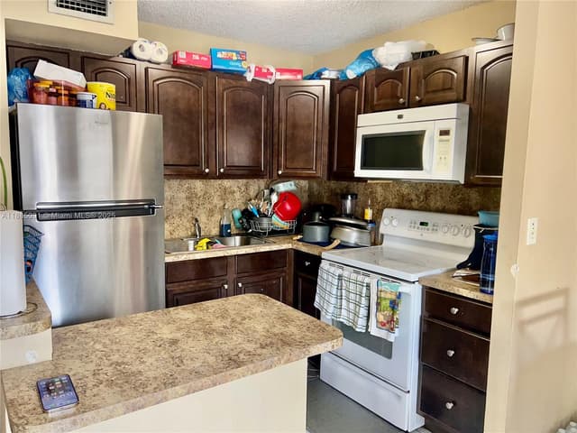 415 NW 210th St # 206, Miami Gardens FL 33169 - Miami Gardens, FL - Photo 2