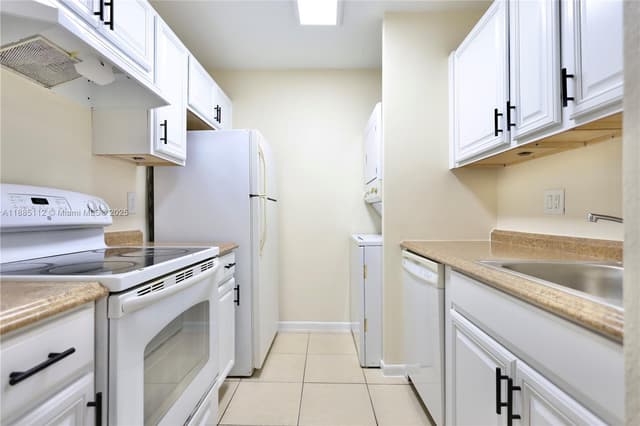 10016 Twin Lakes Dr # C, Coral Springs FL 33071 - Coral Springs, FL - Photo 2