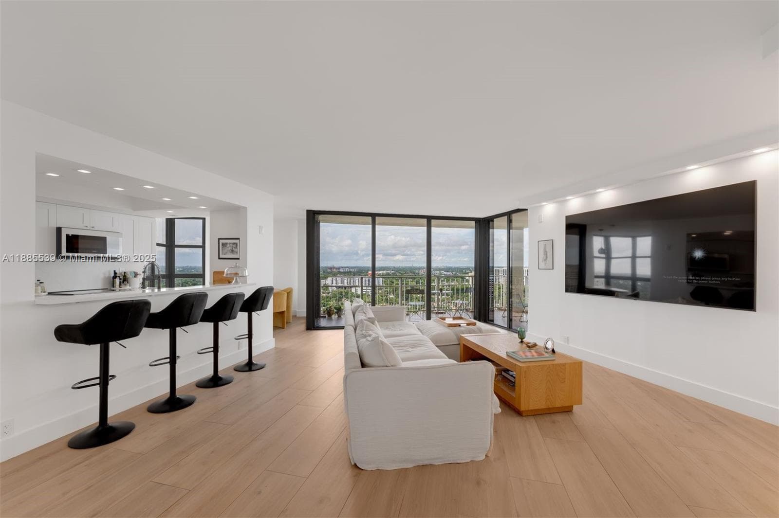 4000 Towerside Ter # 2211, Miami FL 33138