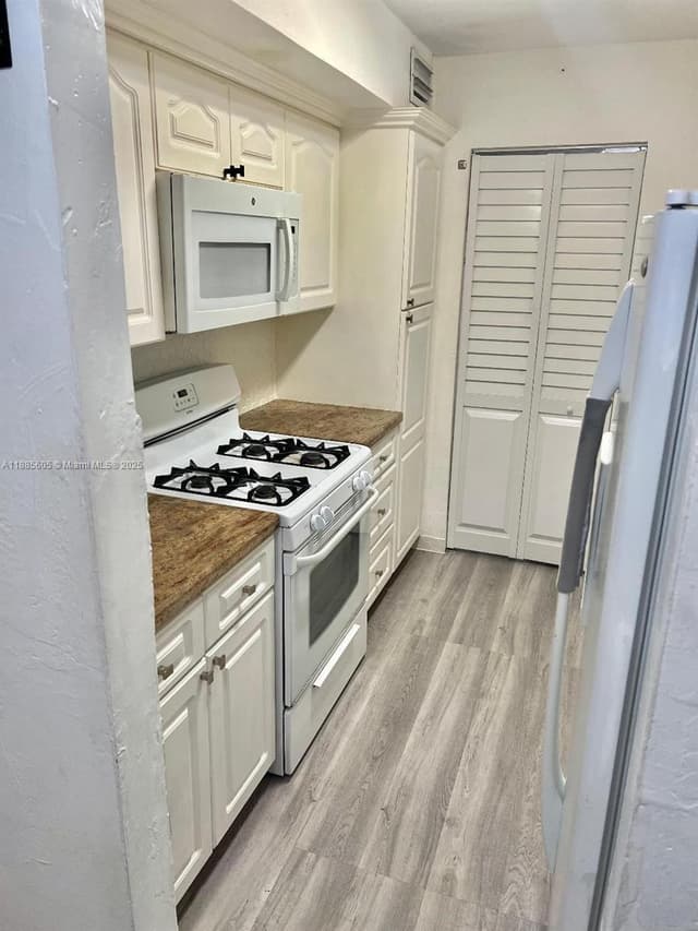 1300 W 53rd St # 18, Hialeah FL 33012 - Hialeah, FL - Photo 7