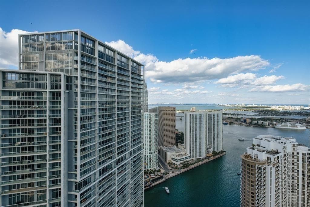465 Brickell Avenue # 2706, Miami FL 33131