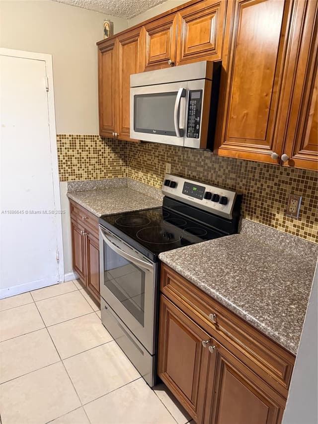 2000 NE 135th St # 403, North Miami FL 33181 - North Miami, FL - Photo 2