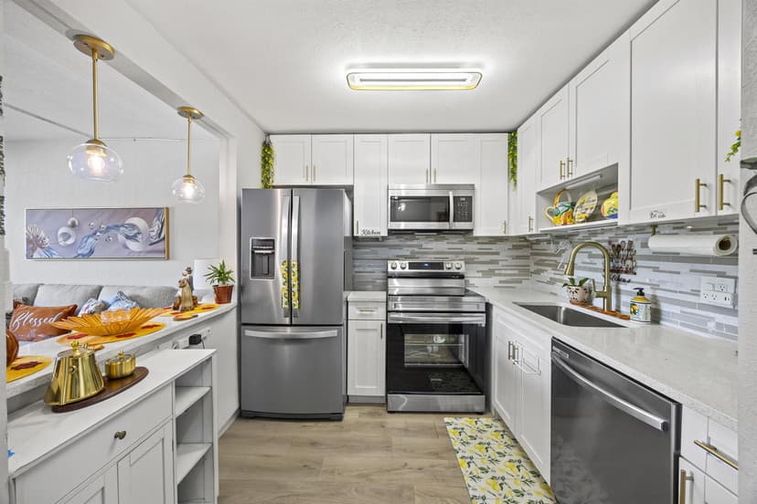 200 Village Green Circle E # 202, Palm Springs FL 33461