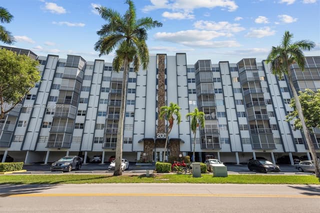 200 Diplomat Pkwy # 825, Hallandale Beach FL 33009 - Hallandale Beach, FL - Photo 2