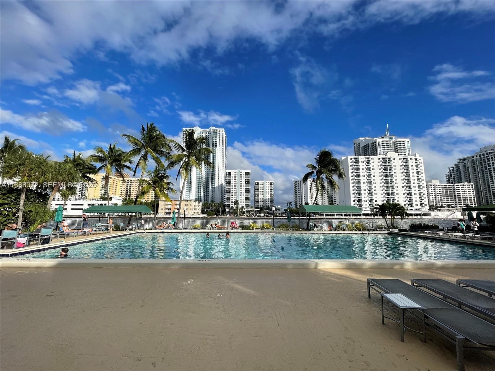 1000 Parkview Dr # 627, Hallandale Beach FL 33009