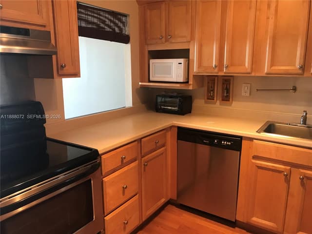 1000 Parkview Dr # 627, Hallandale Beach FL 33009 - Hallandale Beach, FL - Photo 5
