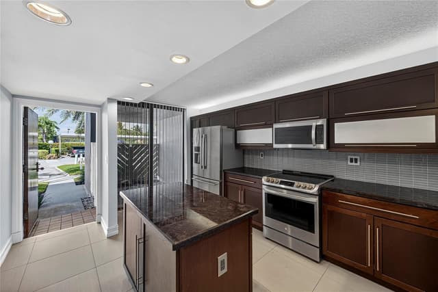 1100 SE 5th Court # 53, Pompano Beach FL 33060 - Pompano Beach, FL - Photo 3