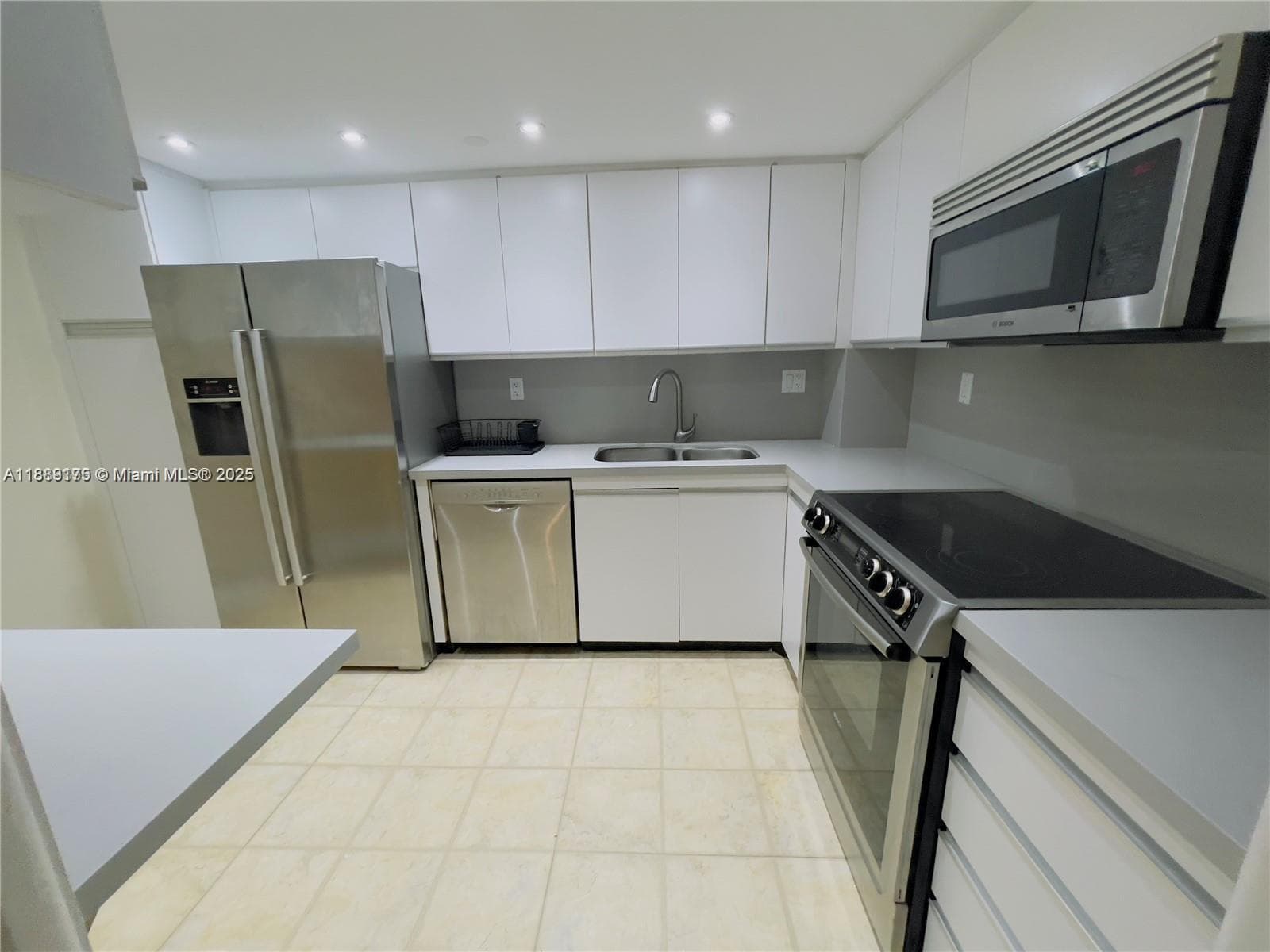 2000 Towerside # 309, Miami FL 33138