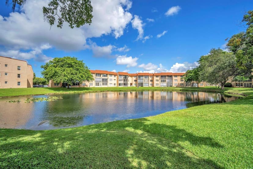 9301 Sunrise Lakes Boulevard # 207, Sunrise FL 33322