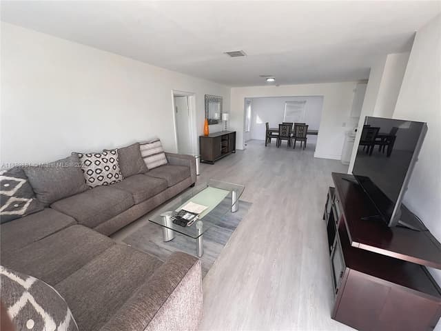 3361 NW 5th Pl, Lauderhill FL 33311 - Lauderhill, FL - Photo 2