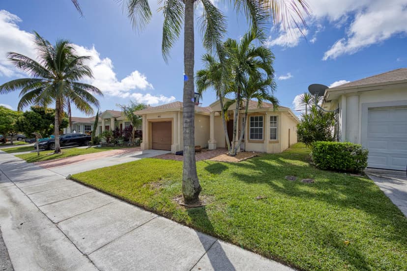 416 Circle Drive S, Boynton Beach FL 33435