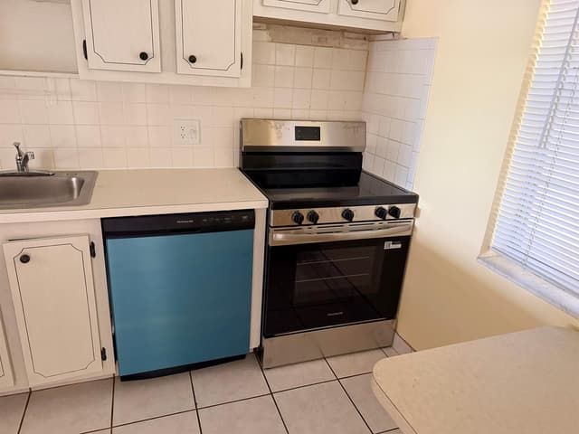1025 Country Club Drive # 301, Margate FL 33063 - Margate, FL - Photo 2