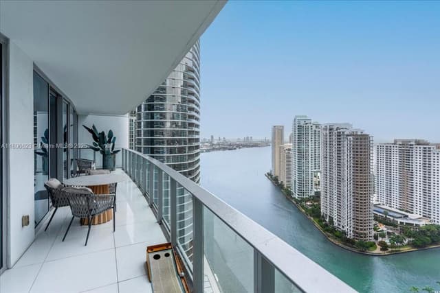 200 Biscayne Boulevard Way # 3608, Miami FL 33131 - Miami, FL - Photo 2