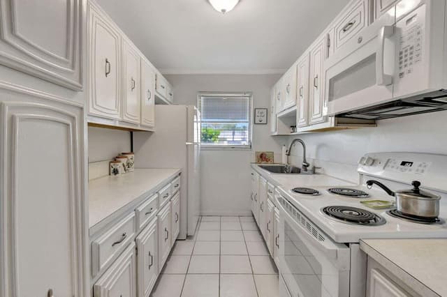 170 High Point Terrace E Apt B, Delray Beach FL 33445 - Delray Beach, FL - Photo 6